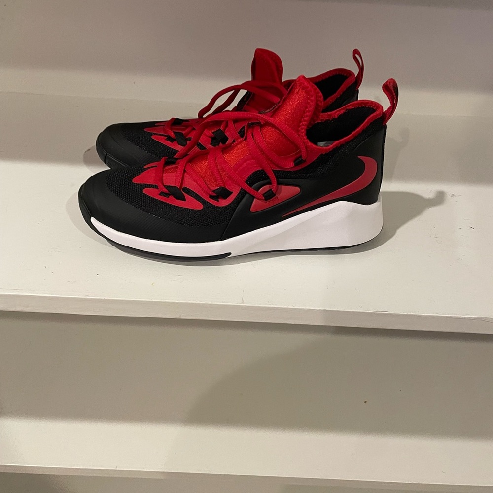 Nike Red and Black Sneakers Women’s Size 7